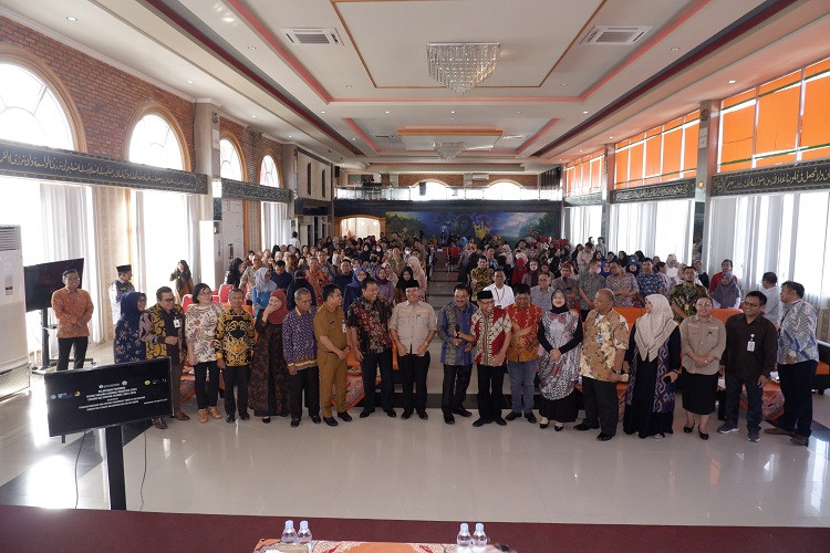 Penandatanganan MOU antara Perguruan Tinggi di Balikpapan dengan ISEI Cabang Balikpapan dan Kuliah Umum